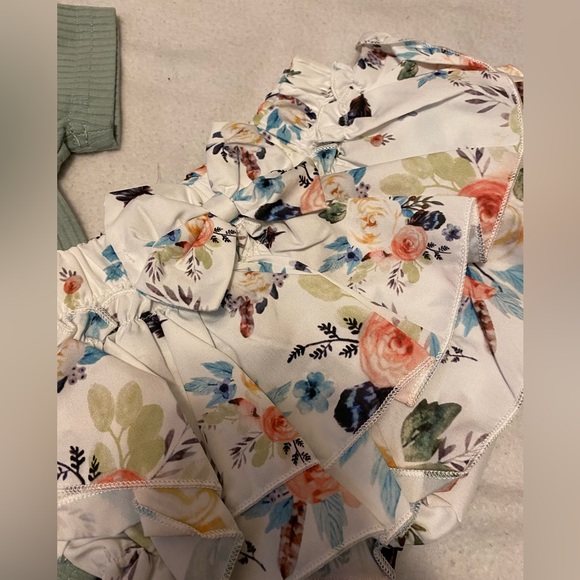 🧨NEW Baby Graphic Bodysuit & Floral, Ruffle Bloomers & headband. 6-9 mos - Picture 2 of 12